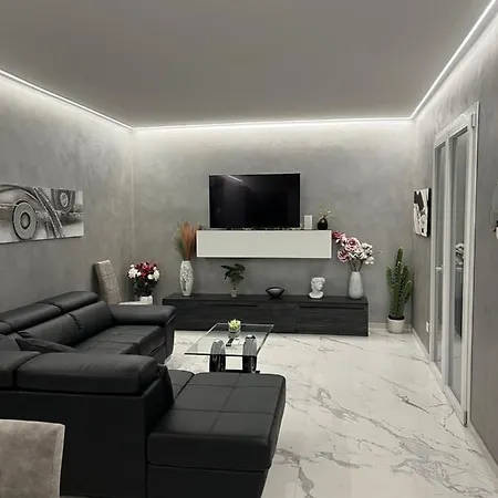 Corso Montecarlo 公寓