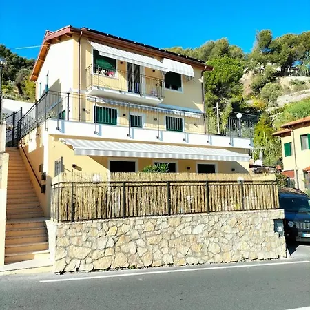 Corso Montecarlo アパート *