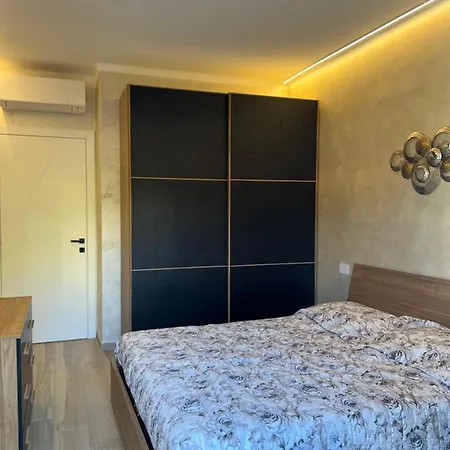 Corso Montecarlo アパート